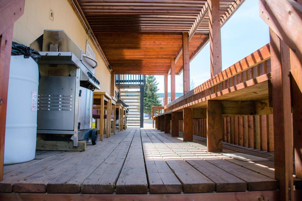Ramada By Wyndham Medicine Hat Exterior foto